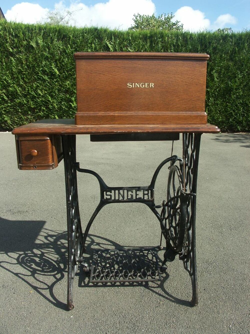 Machine &agrave; coudre singer Meubles