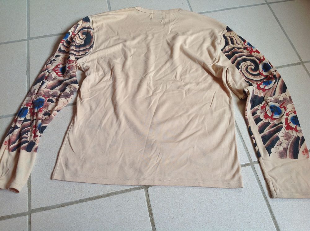 SWEAT WORK MANCHES LONGUES MOTIF ASIE Envoi Possible
Vêtements