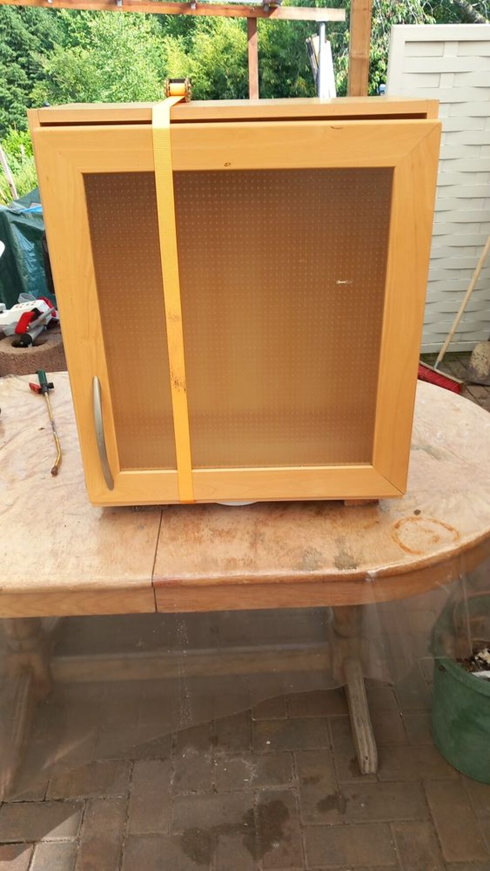 Cuisine 3 &eacute;l&eacute;ments avec &eacute;lectro-m&eacute;nager. Meubles