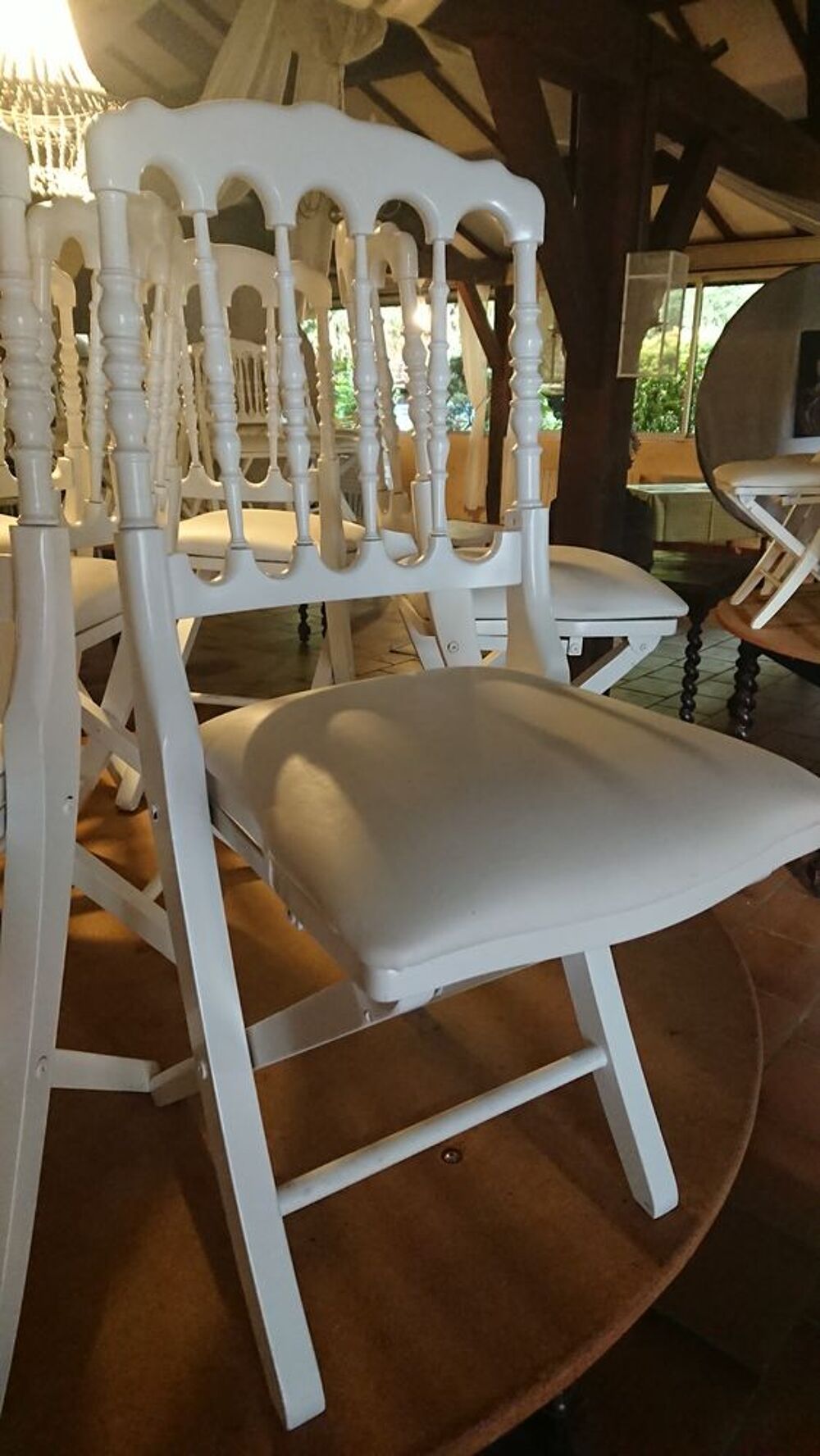  chaises blanches Napoleon 3 Meubles