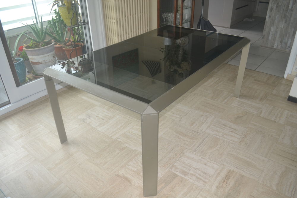 TABLE ENVERRE Meubles
