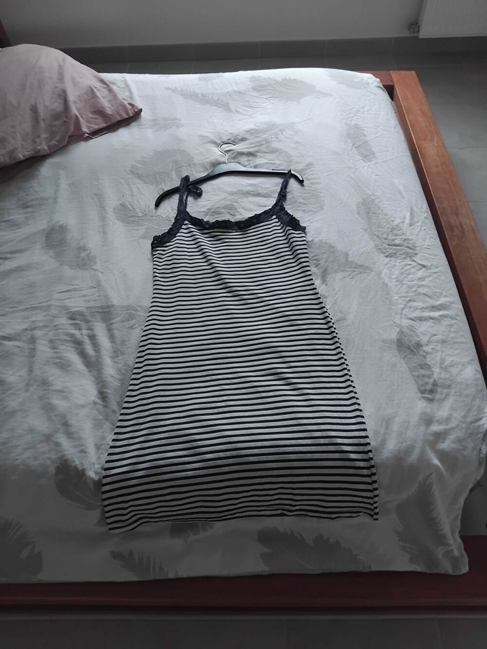 robe raillure marine tr&egrave;s jolie et l&eacute;g&egrave;re Vêtements