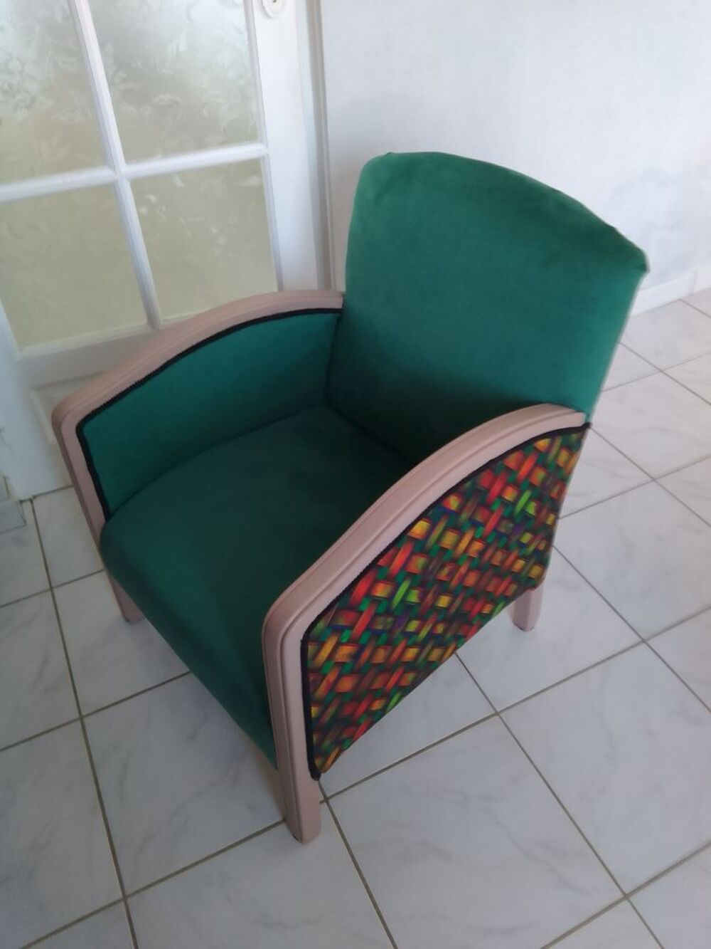 Fauteuil relook&eacute; a neuf tr&egrave;s bon &eacute;tat Photos/Video/TV