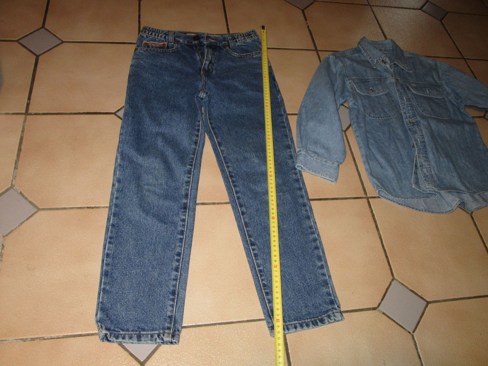 vieux jean's+ veste en jean's annee 1990
Vêtements
