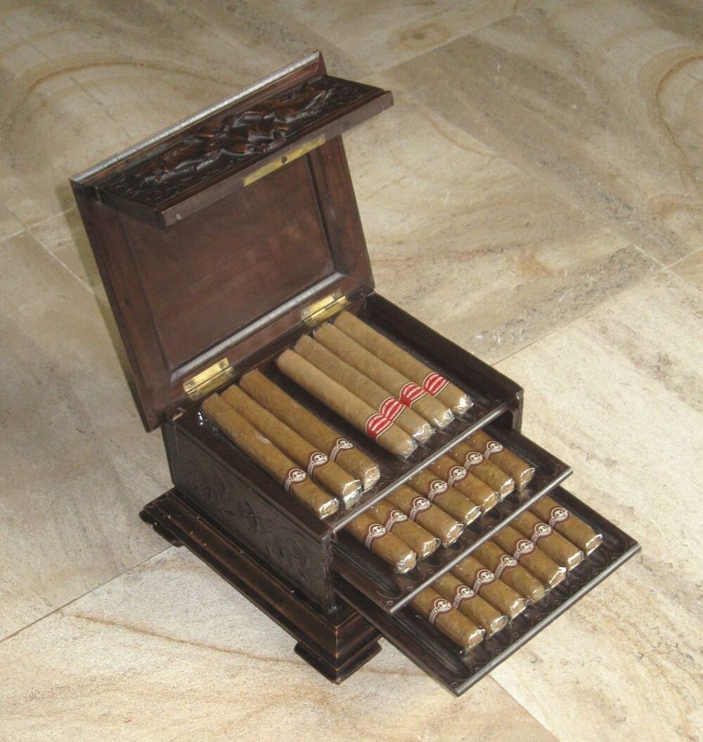 Coffret &agrave; Cigares ancien en bois sculpt&eacute; 