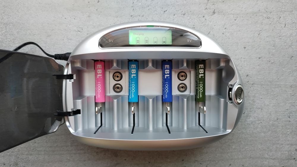 Chargeur de Batterie Universel Energizer avec 22 Piles/Accus Matriel informatique