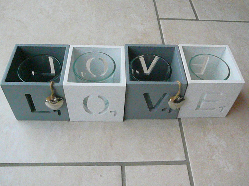 Photophores cubes en bois, love Décoration