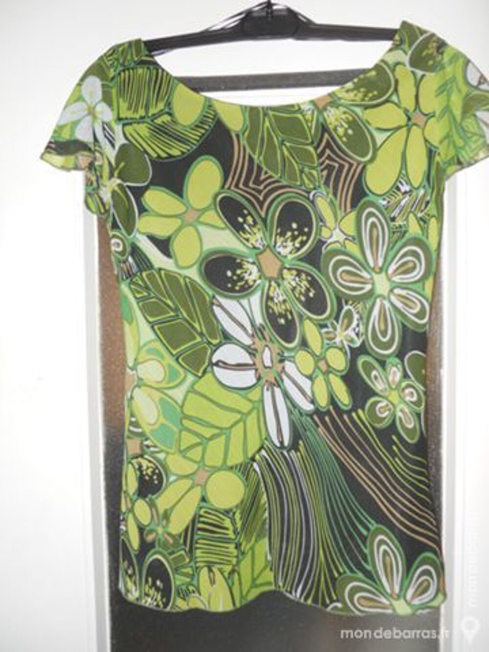 T-shirt avec un petit noeud, taille 38, neuf Vêtements