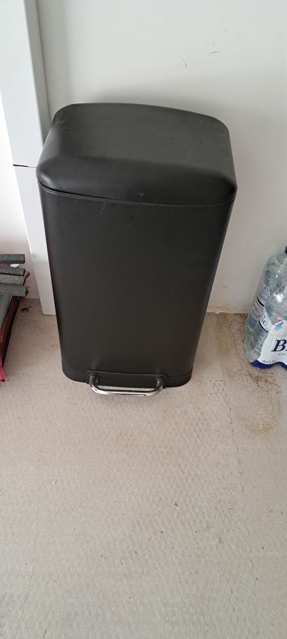 Poubelle 30 l, m&eacute;tal, neuve avec seau int&eacute;rieur Electroménager