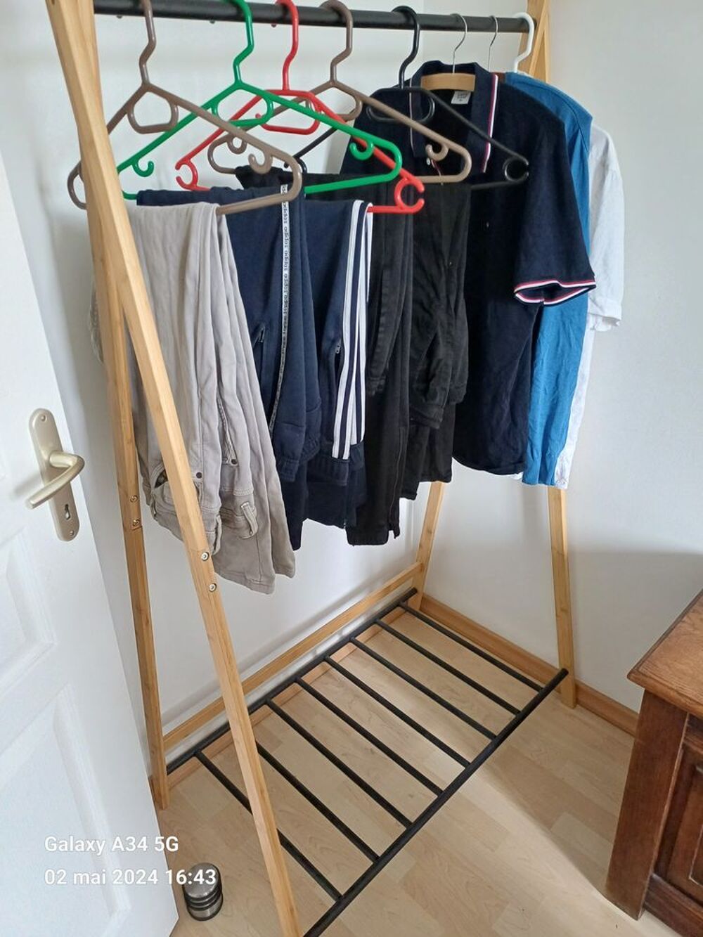 Bonjour cause d&eacute;m&eacute;nagement chambre d'amis Meubles