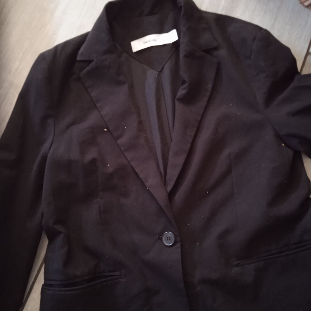 Veste tailleur taille S marque Bershka 100% polyester, coule Vêtements