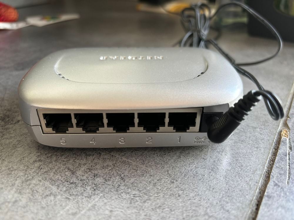 Netgear FS605 v2 Matériel informatique