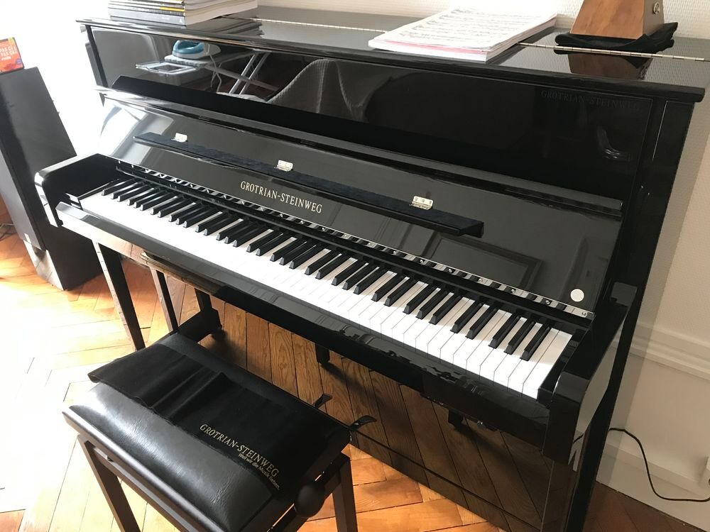 Piano droit Grotrian Steinweg Concerto G 118 noir brillant Instruments de musique