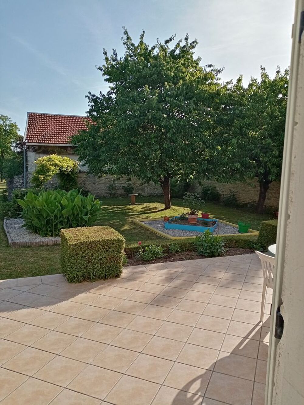 Vente Maison Maison 5 pièces 190m2
prix:355000 EUROS Nuaillé-d'aunis