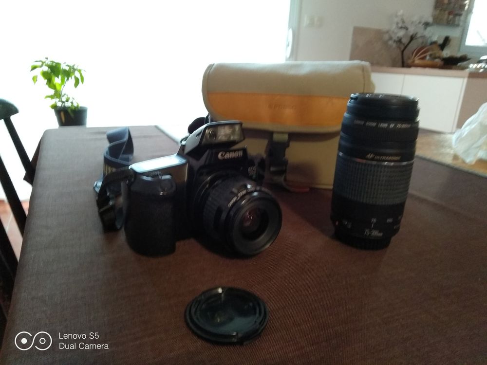 Appareil photo CANON EOS1000 avec accessoires Photos/Video/TV
