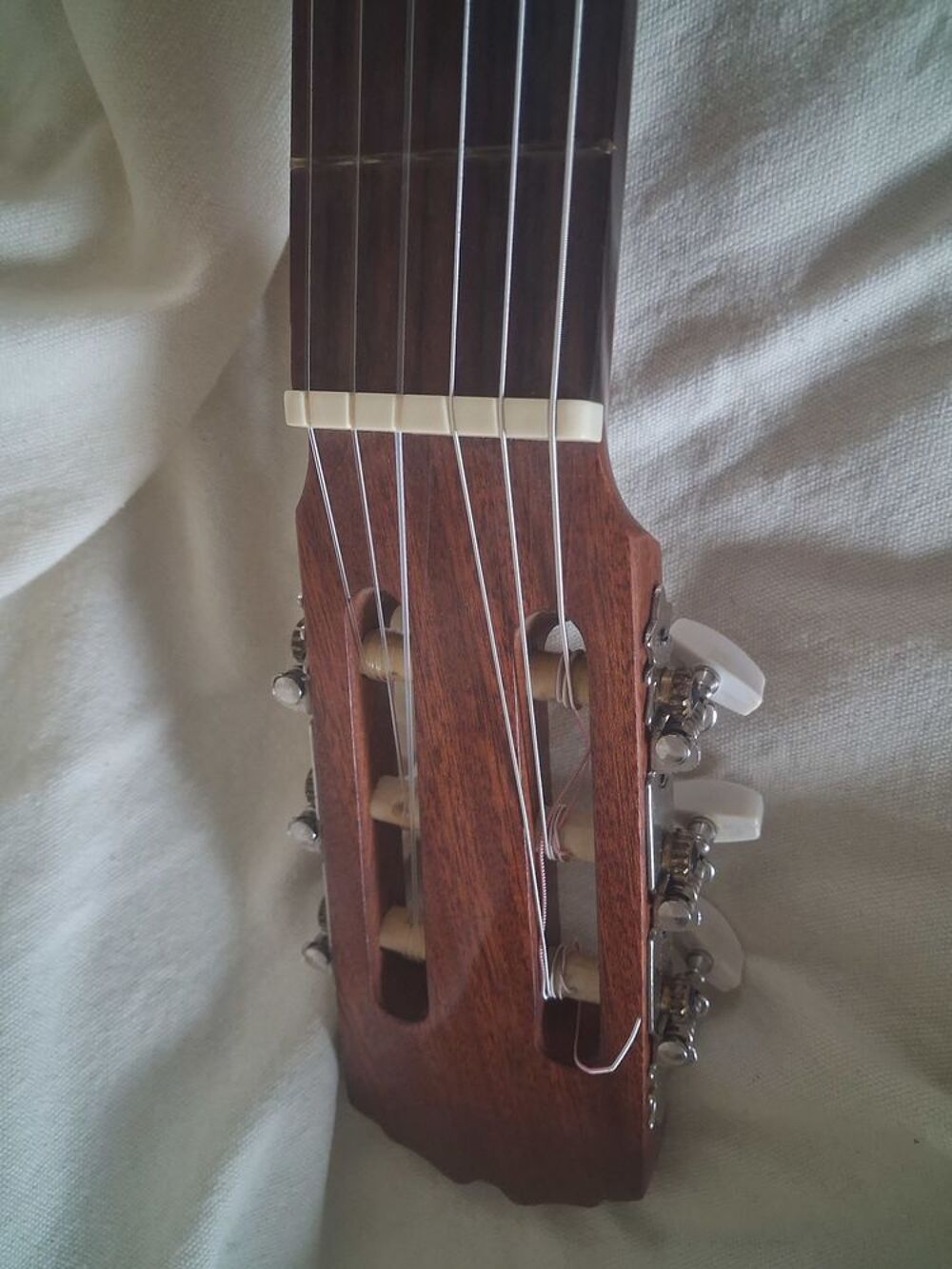 Guitare s&egrave;che avec housse de rangement Instruments de musique