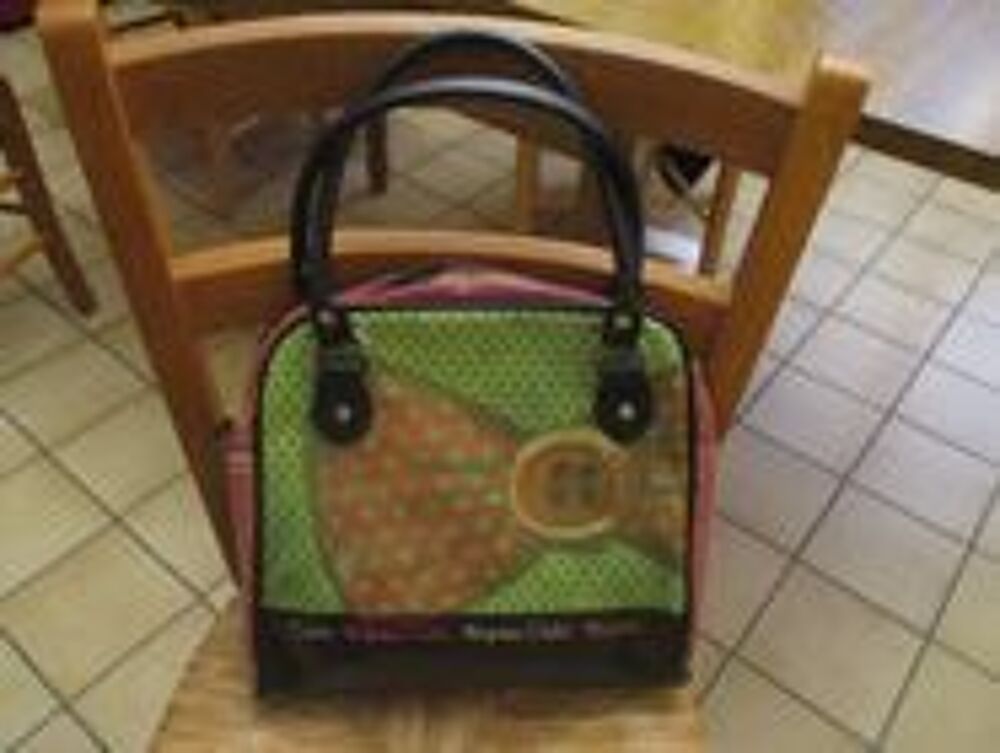 Sac &agrave; main neuf marque poup&eacute;e chic Maroquinerie