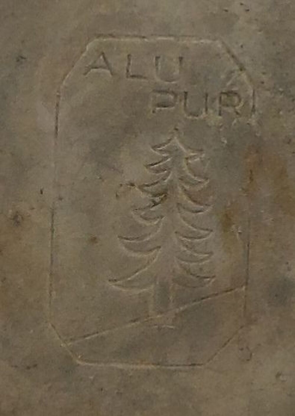 Pot a lait tout alu tr&egrave;s ancien et &eacute;tanche pas de fuite 
2 L 