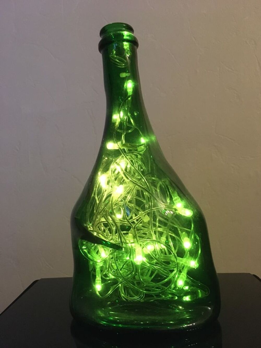 Lampe bouteille verte avec guirlande
Décoration