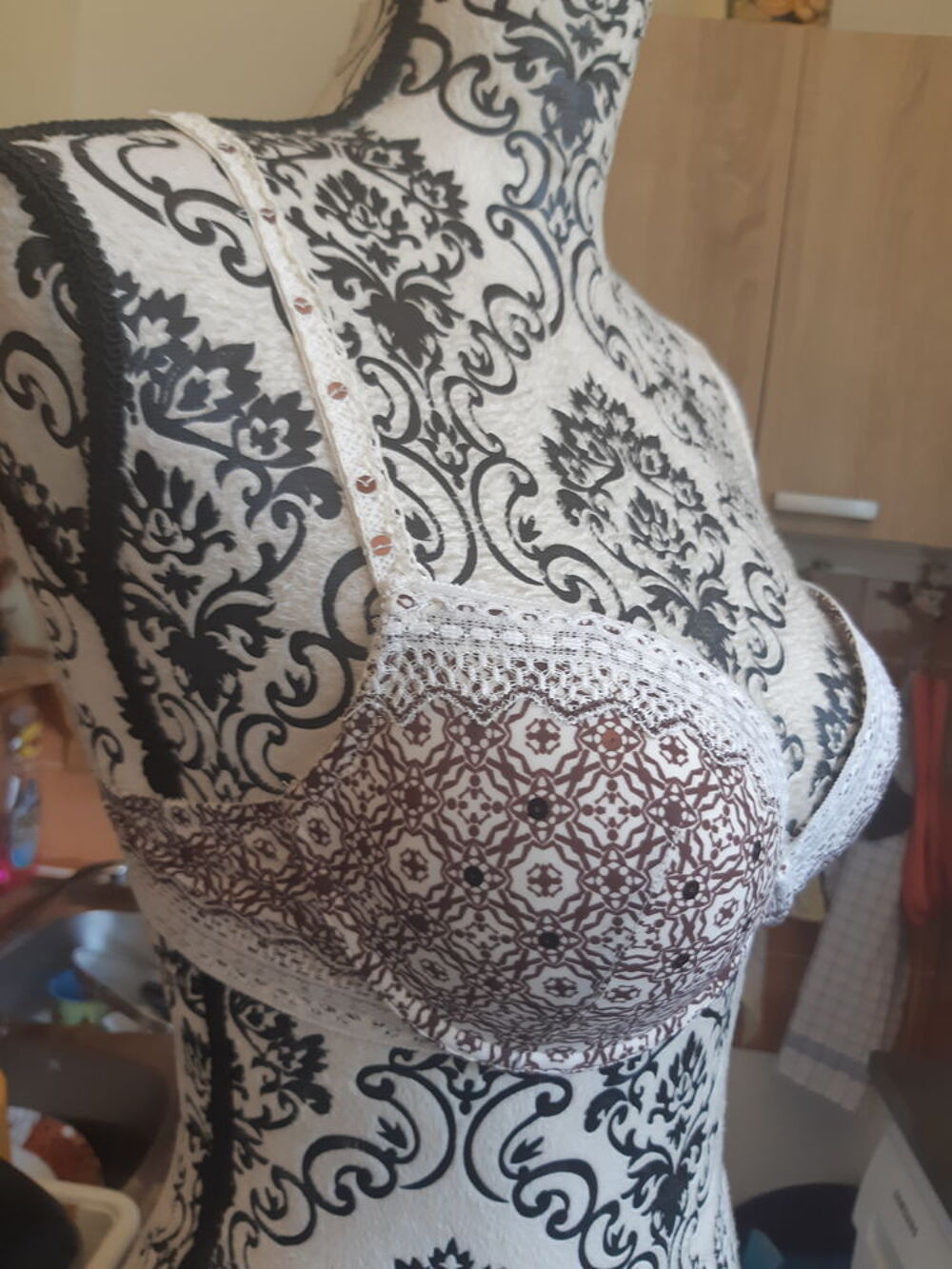  soutien gorge marron a motifs et sequins, ETAM T 90C Vêtements