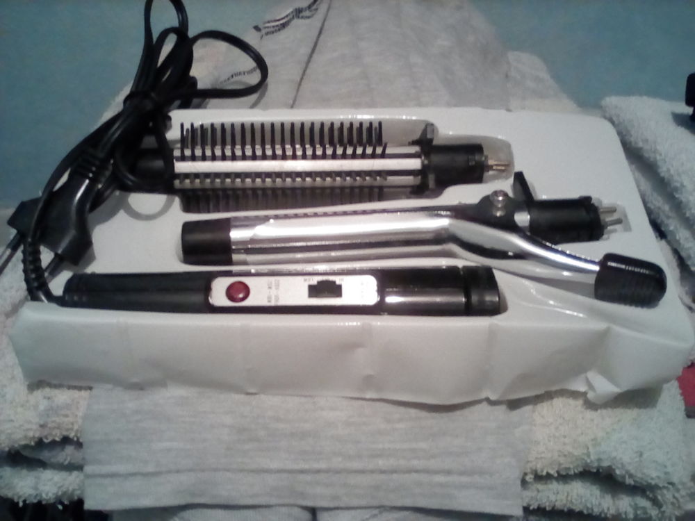 Fer &agrave; friser et brosse Maroquinerie