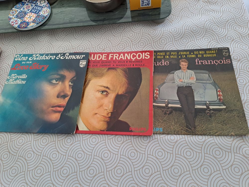 lots d'une centaine de disques des ann&eacute;es 60-70 CD et vinyles