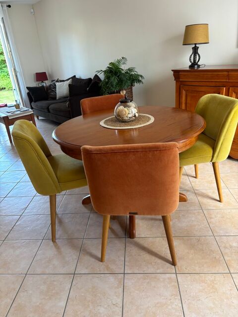 Table de salle � manger + 4 chaises design ? excellent �tat 550 Presles (95)