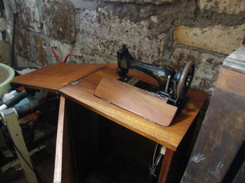 machine a coudre électrique  ancienne
75 € -  tél 0975632489 0 Ruelle-sur-Touvre (16)