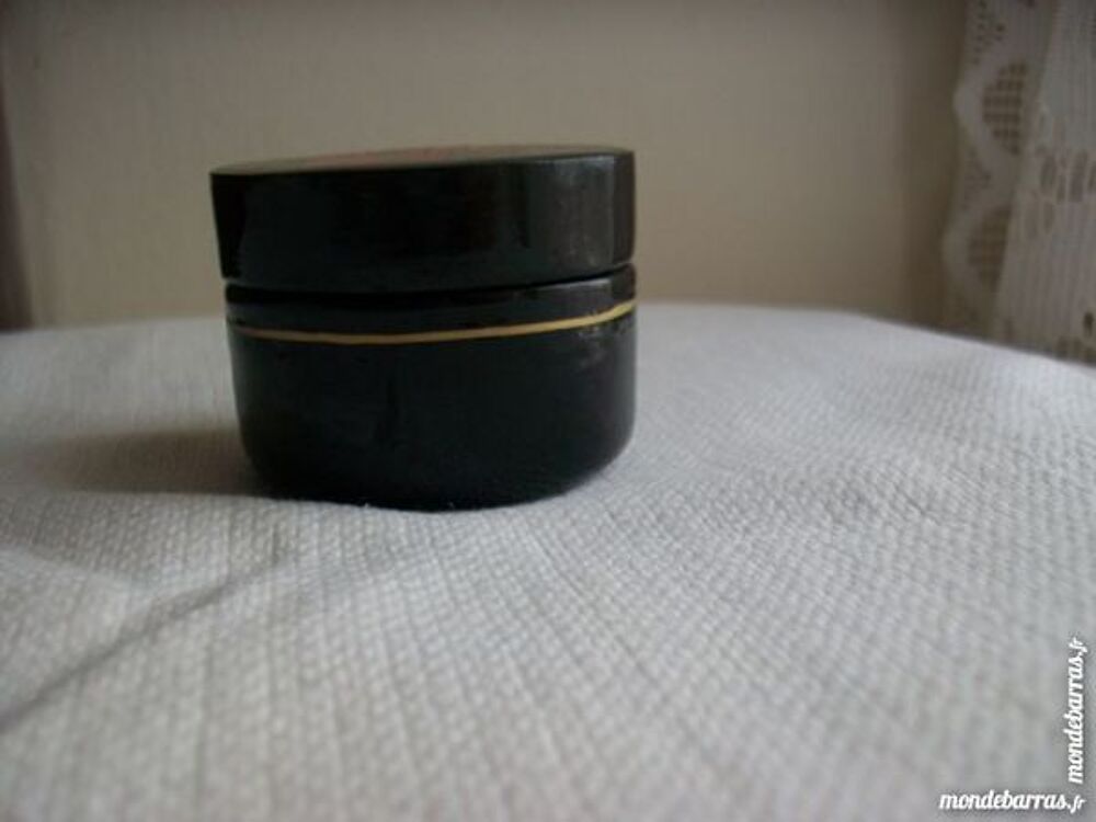bo&icirc;te artisanale ronde bois laqu&eacute; noir or artisanat Décoration