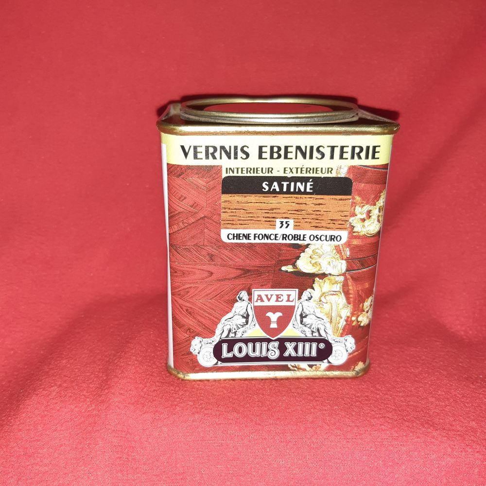 Vernis bois, diff&eacute;rentes teintes et volumes de 10 &agrave; 25 € Bricolage