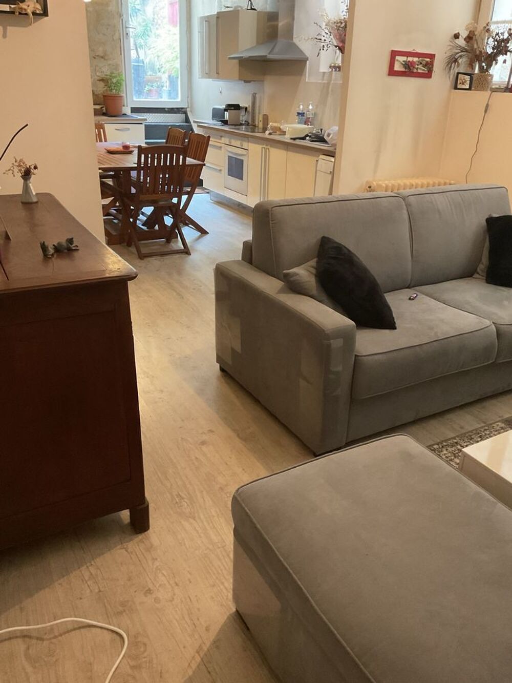 canap&eacute; convertible et pouf (coffre) assortis Meubles