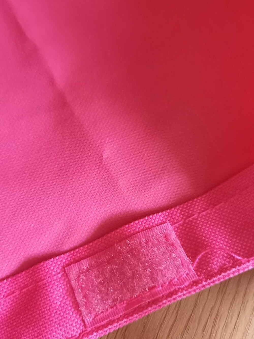 Sac caba, neuf, Yves Rocher , rose feuillage blanc. Maroquinerie