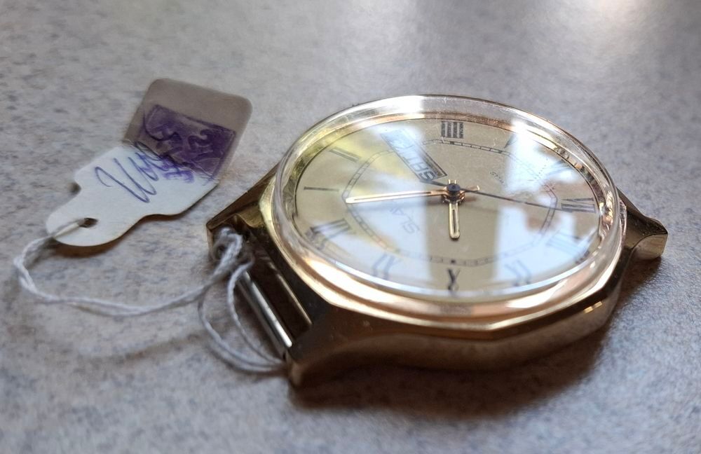 Montre dor&eacute;e Bijoux et montres