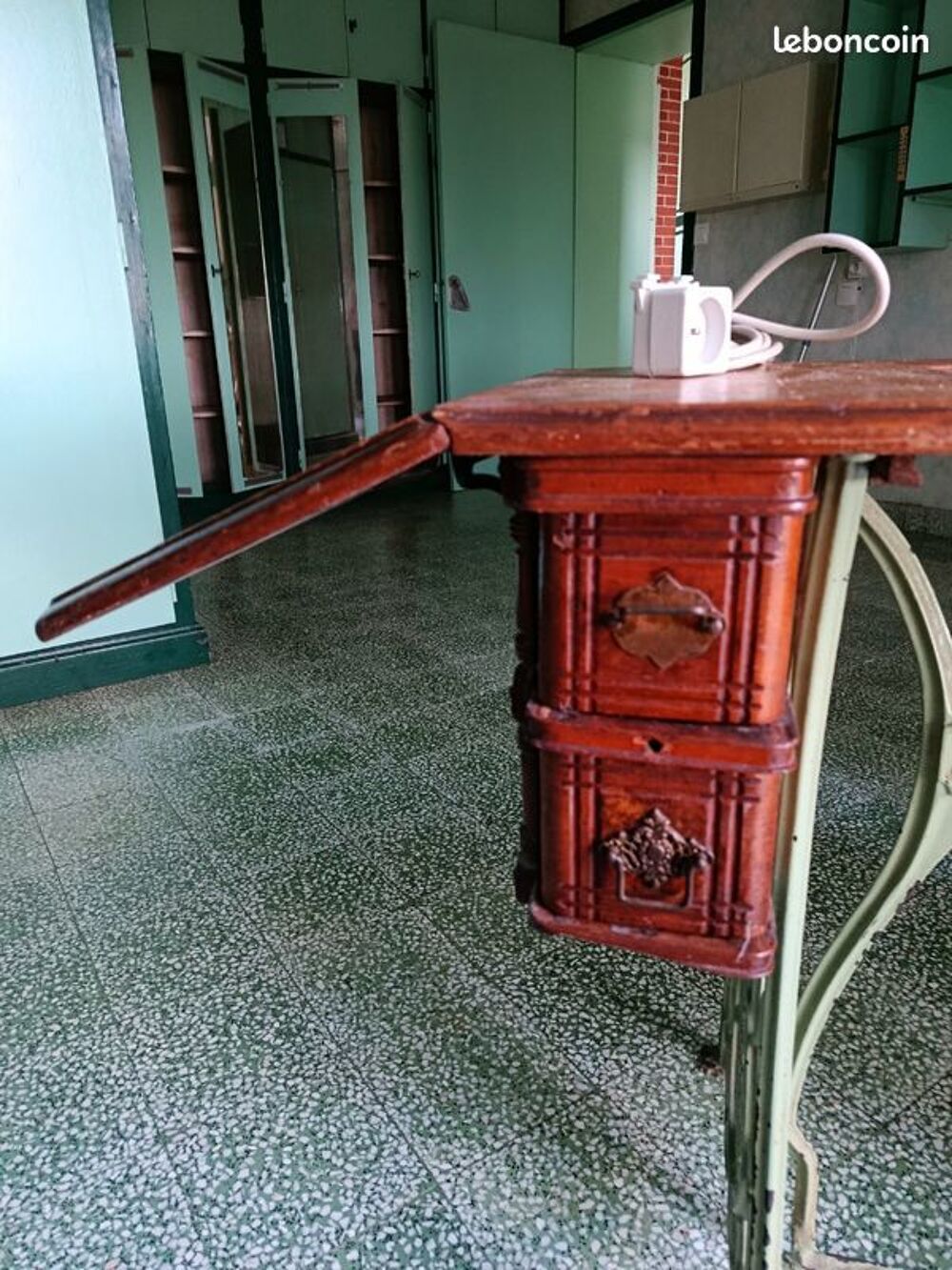 Meuble de couture Singer 
