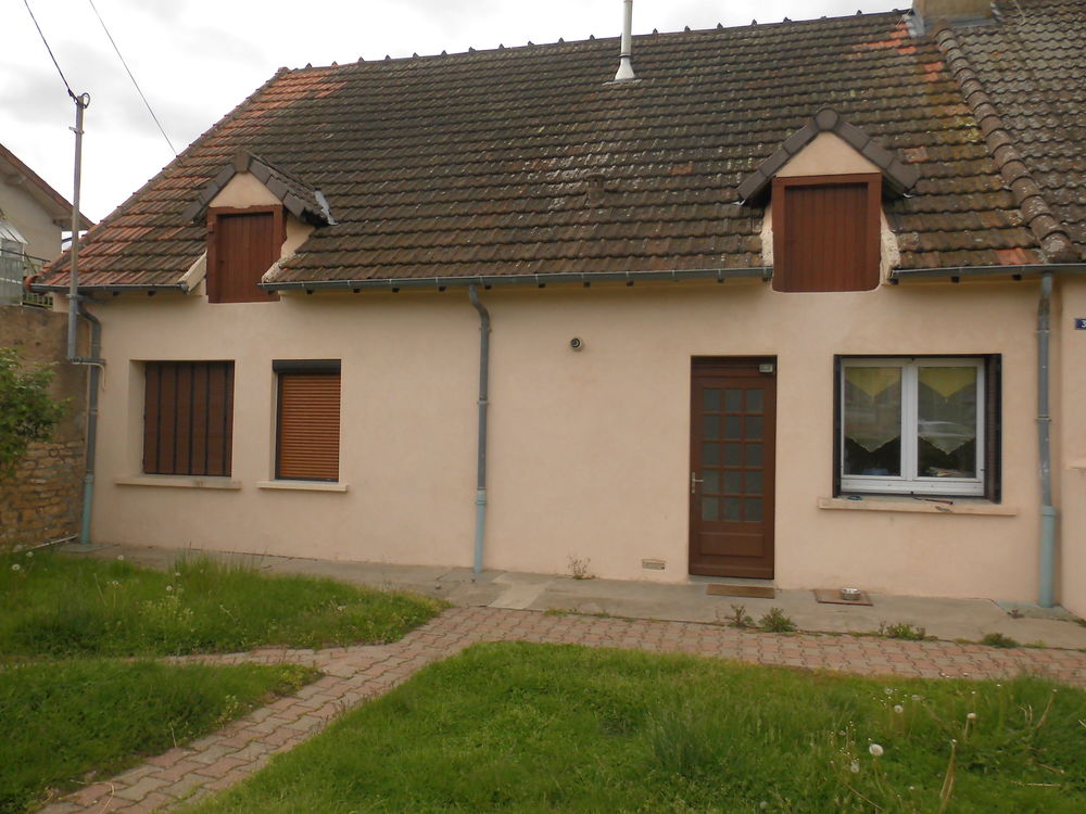 Location Maison MAISON MITOYENNE AVEC COUR Saint-laurent-d'andenay