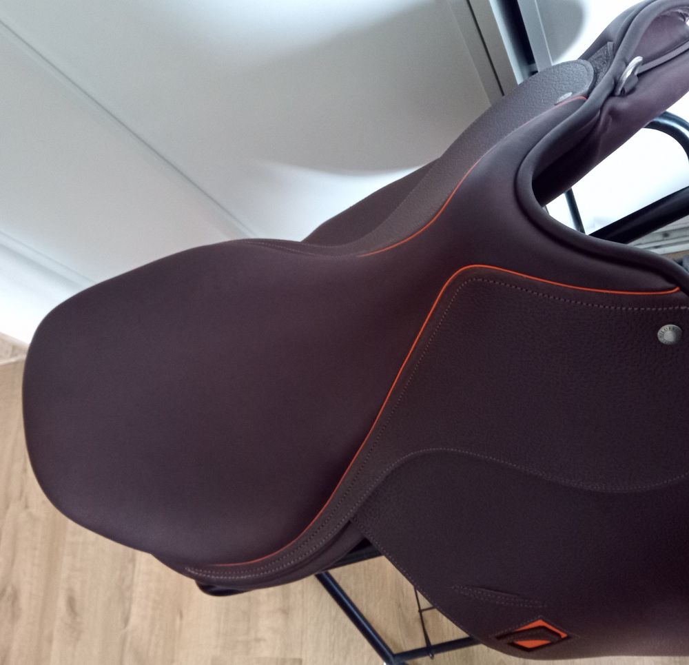 Selle childeric FMP 17.5" neuve Sports