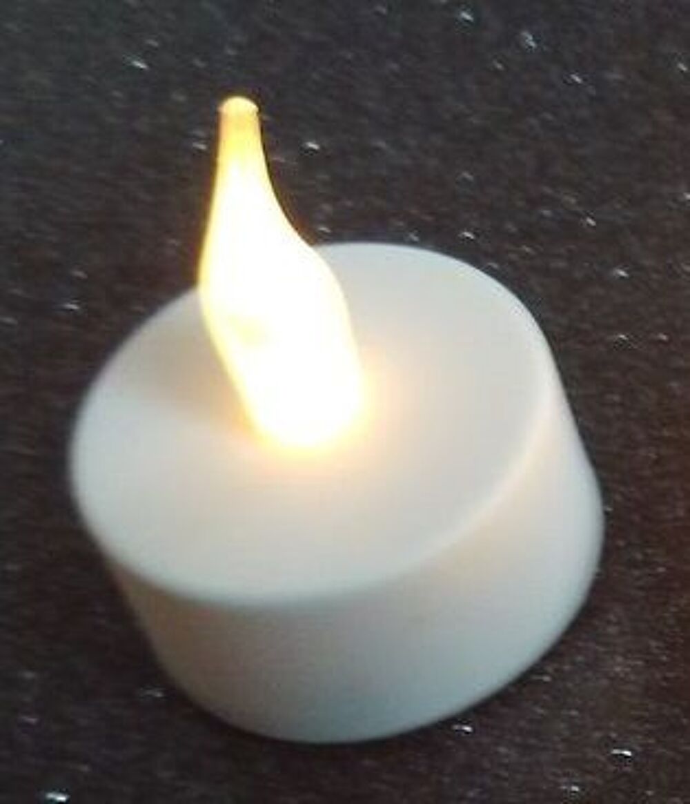 4 bougies cylindriques en plastique &agrave; pile D�coration