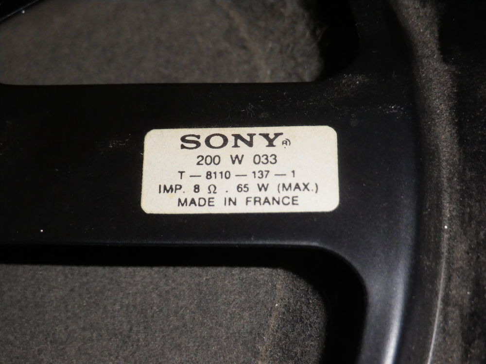 Un haut parleur boomer SONY diam&egrave;tre 21 Cm Audio et hifi