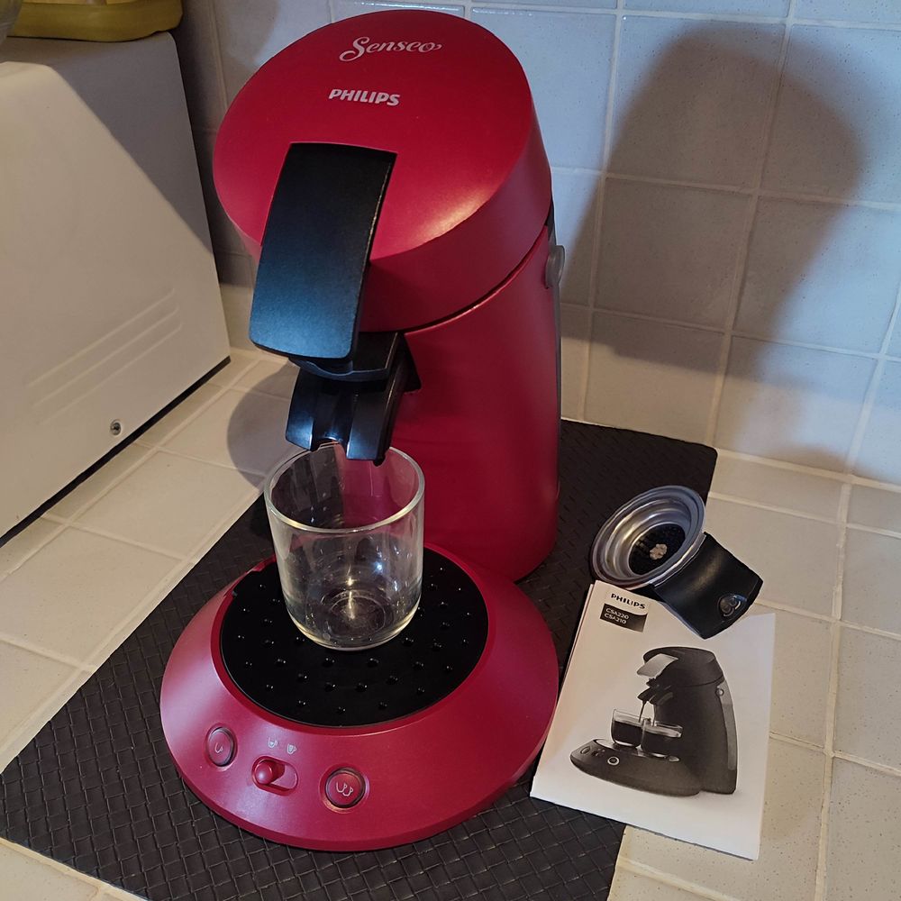 Cafeti&egrave;re Senseo original plus Philips neuve rouge Electrom�nager