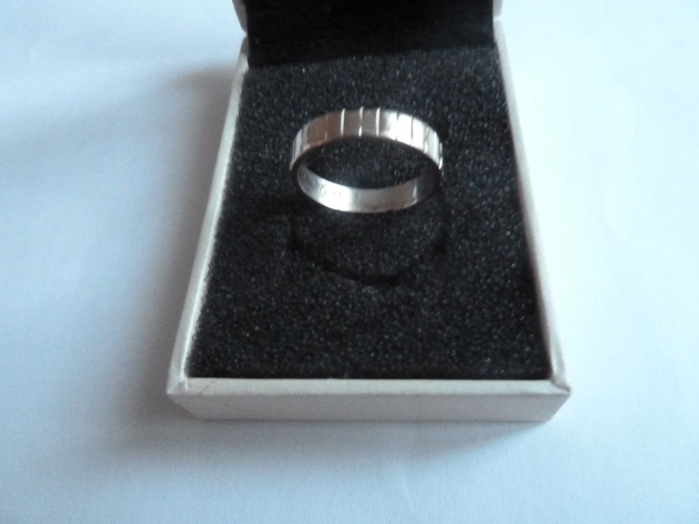 tres belle baque or 24 carats- Bijoux et montres