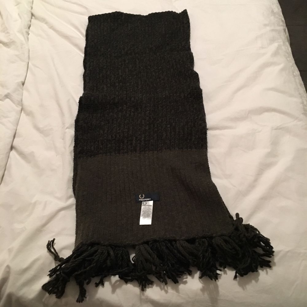 Echarpe marque Fred Perry Vêtements
