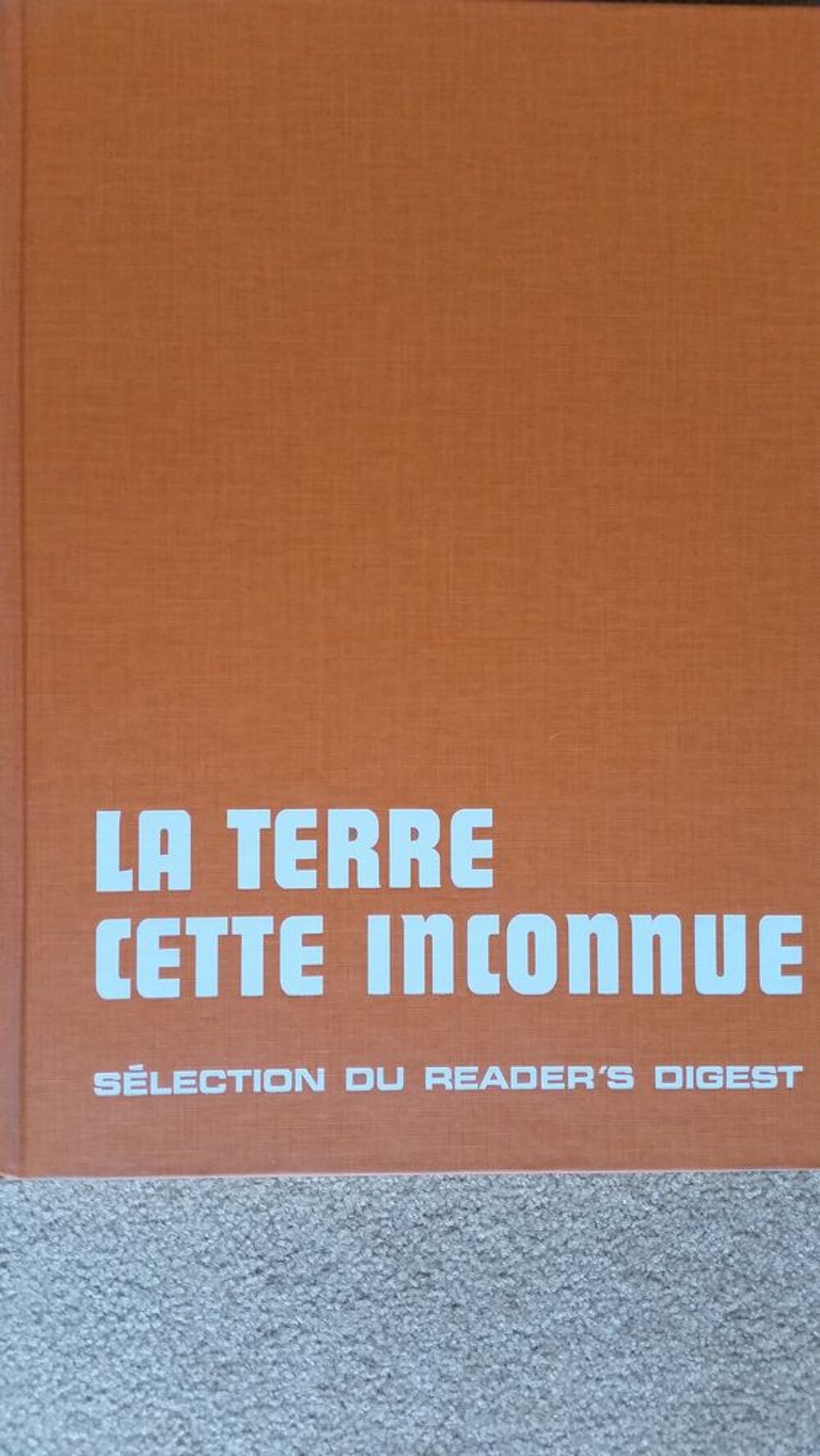 La terre cette inconnue Livres et BD