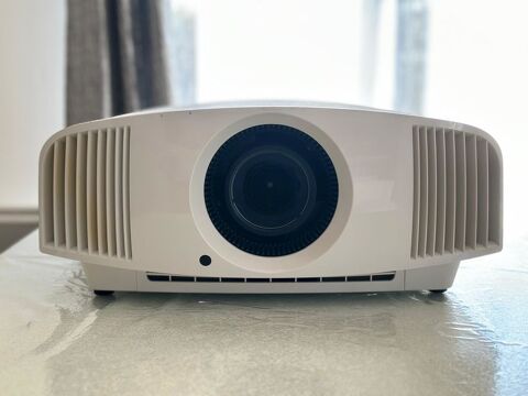 Vidéoprojecteur SONY VPL-VW270ES  4K SXRD 3D 2000 Antony (92)
