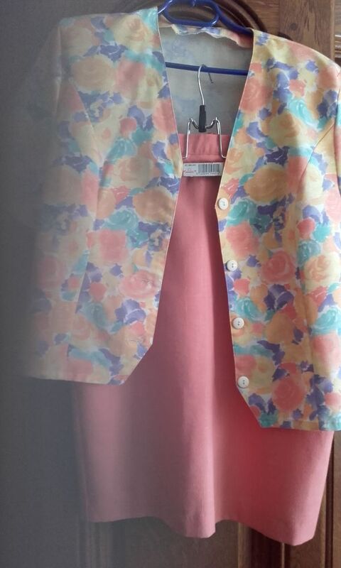 Ensemble jupe/veste d't
3 tampes (91)