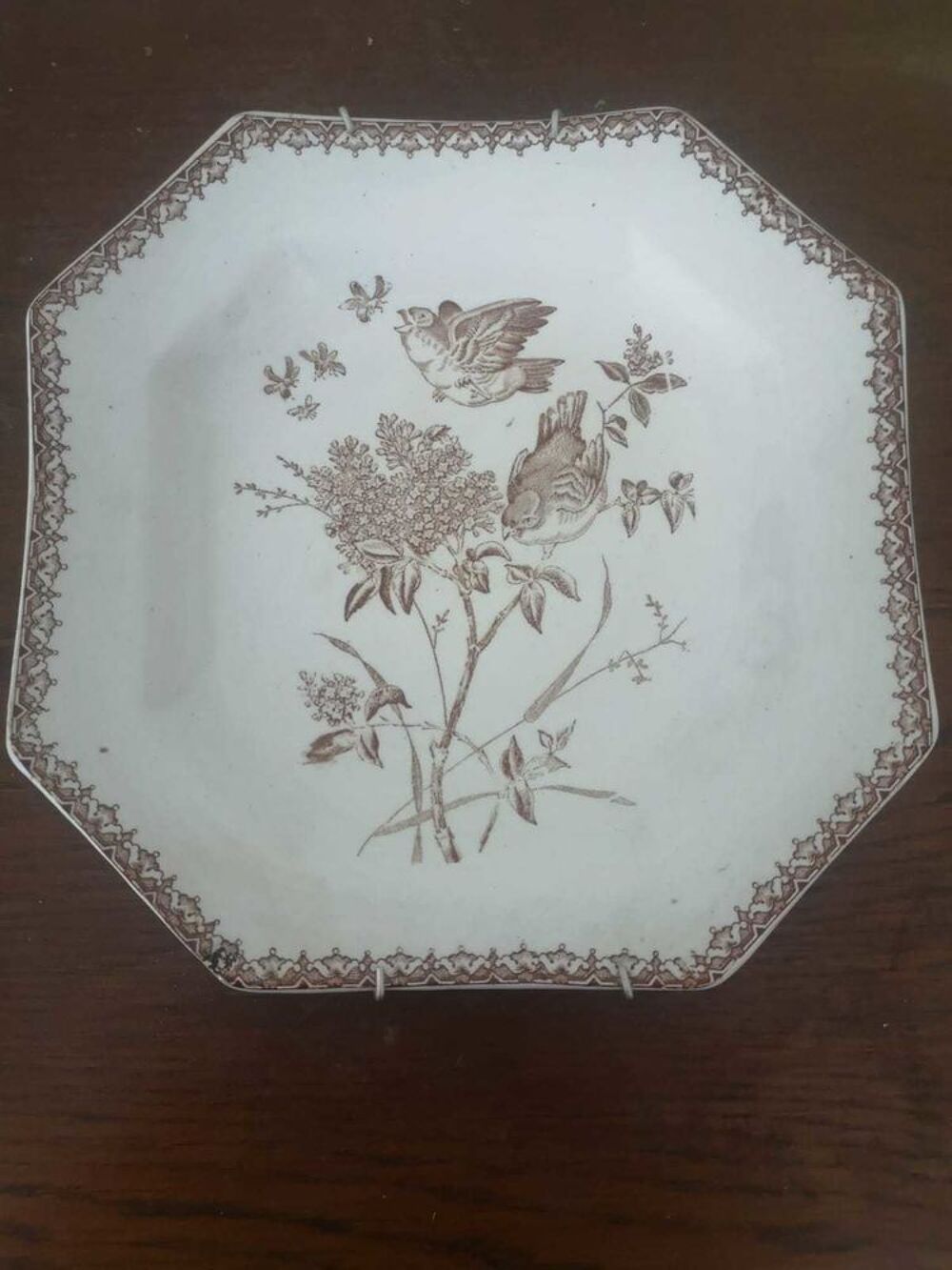Assiette en porcelaine de Chine Pickman. S&eacute;ville Décoration