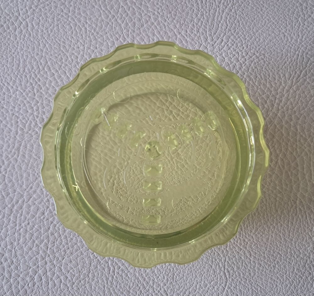 presse ail en acrylique marque garlic chef 
diam&egrave;tre 8 cm
Cuisine