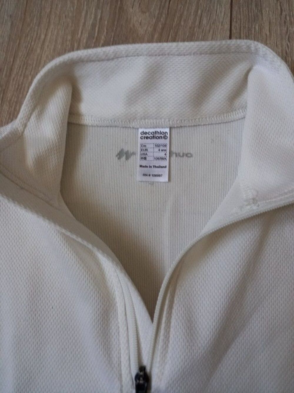 Tee-shirt manches longues cr&egrave;me marque D&eacute;cathlon taille 4 an Vêtements enfants