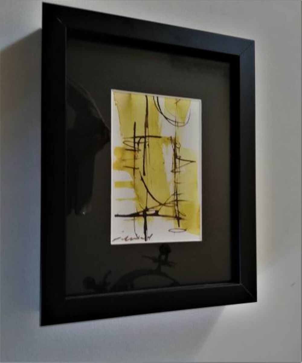 Petit tableau moderne sign&eacute; encadr&eacute; tons jaunes et noirs Décoration