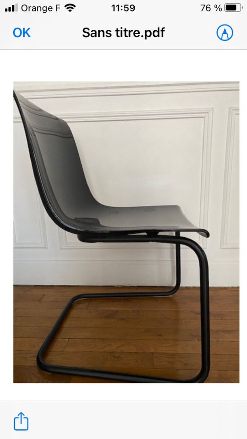 1 Table en verre noire pied chrom&eacute;s 
3 Chaises noires Meubles