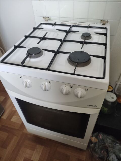 Gazini�re  Gorenje  et tuyau � gaz. 30 Caen (14)